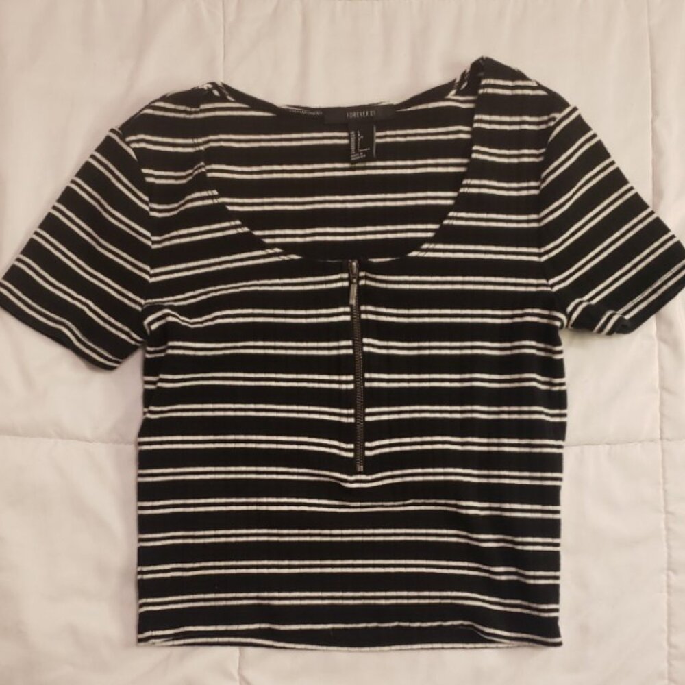 Women's Forever 21 Striped Knit Black Top Size L Large White Stripe Shirt Zip